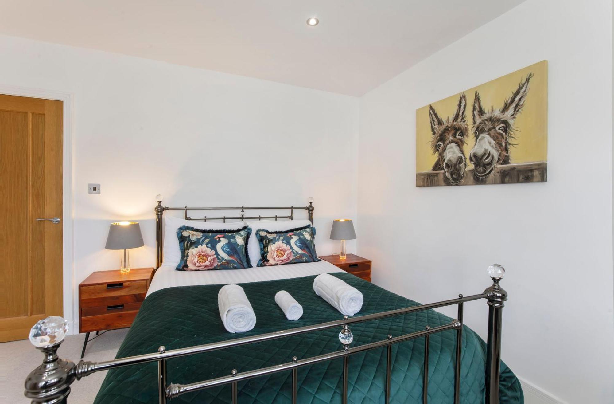 White House Apartments-Free Parking 1 Car Per Apartment York Esterno foto