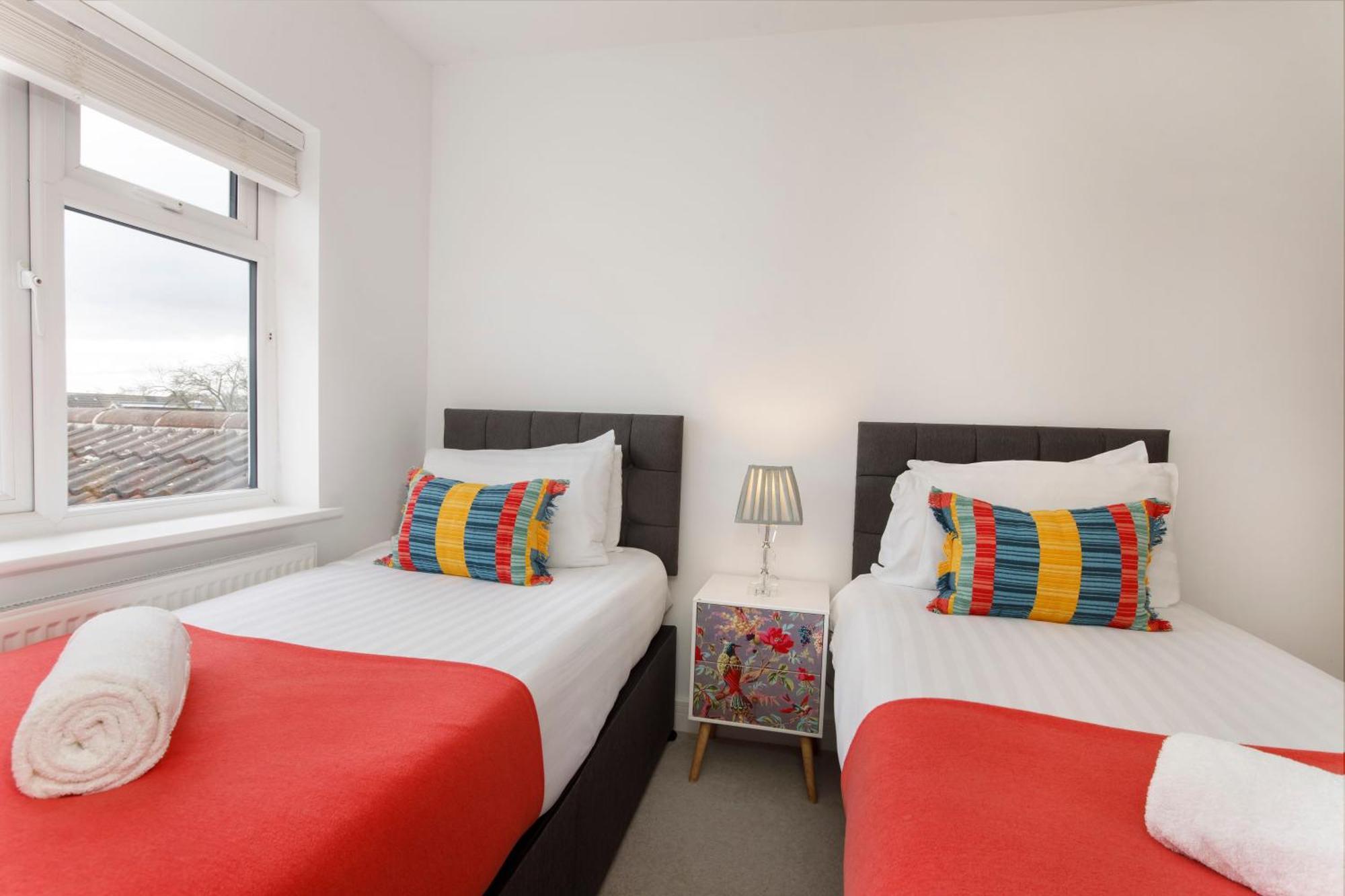 White House Apartments-Free Parking 1 Car Per Apartment York Esterno foto