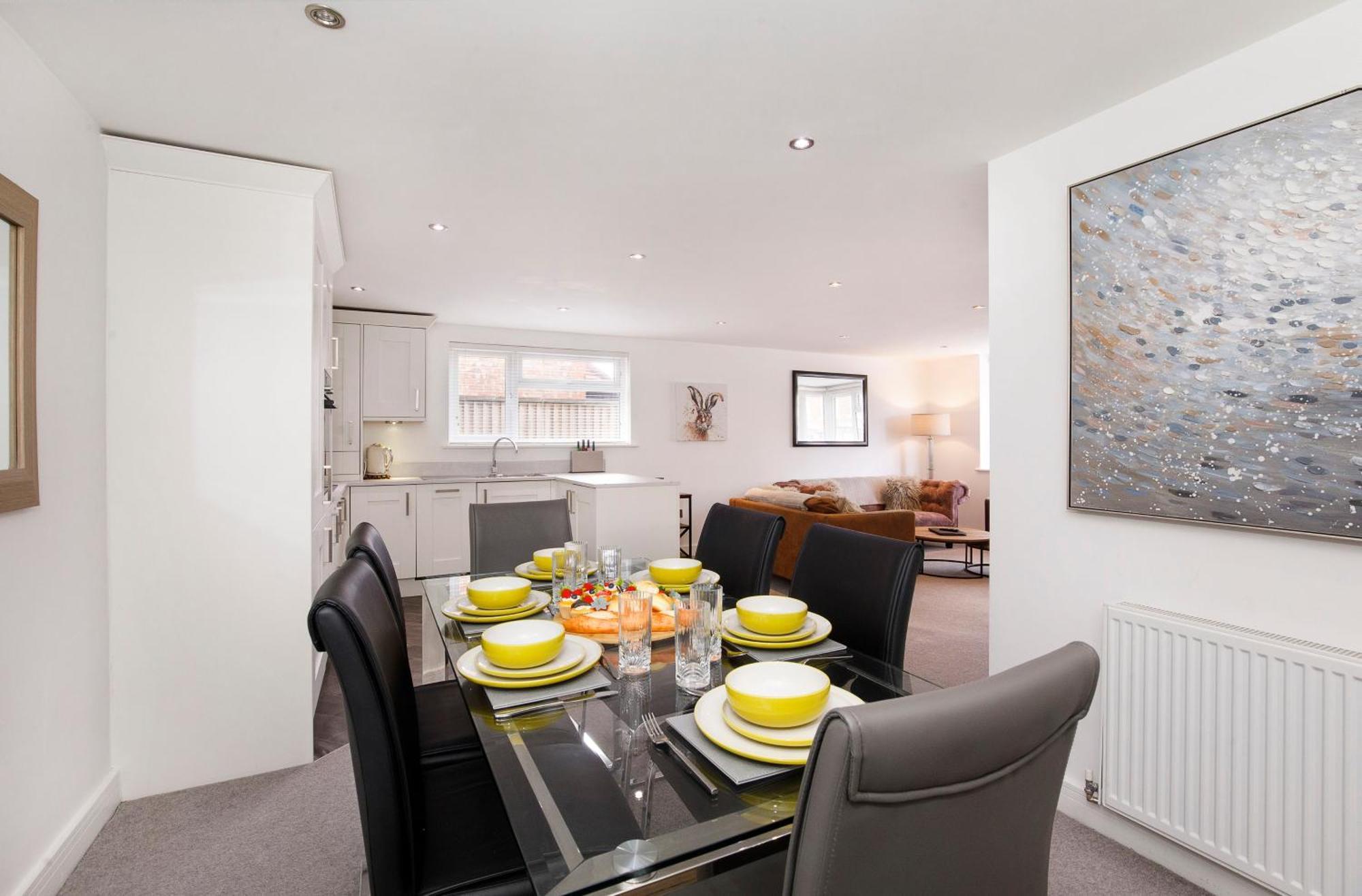 White House Apartments-Free Parking 1 Car Per Apartment York Esterno foto