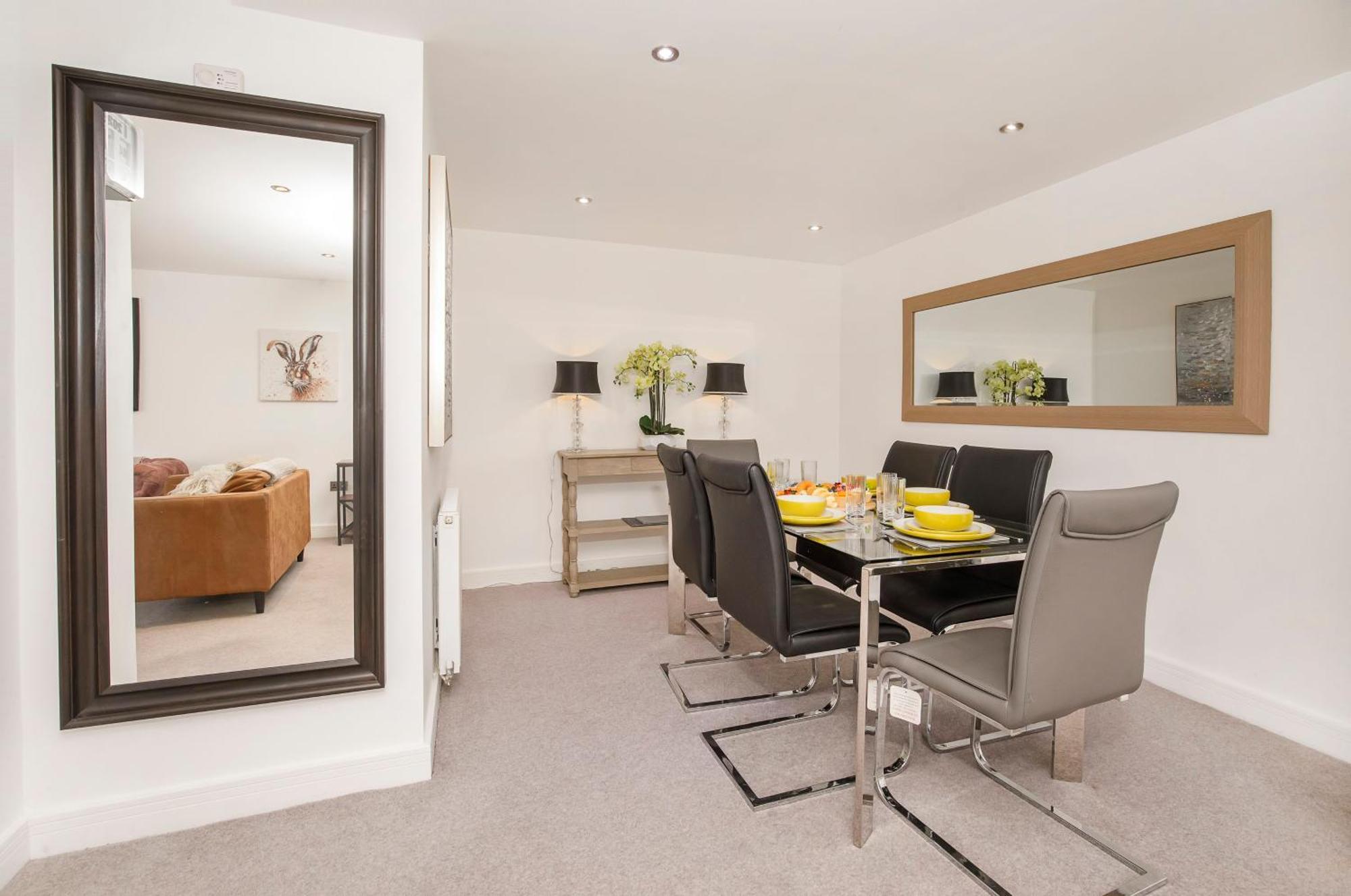 White House Apartments-Free Parking 1 Car Per Apartment York Esterno foto