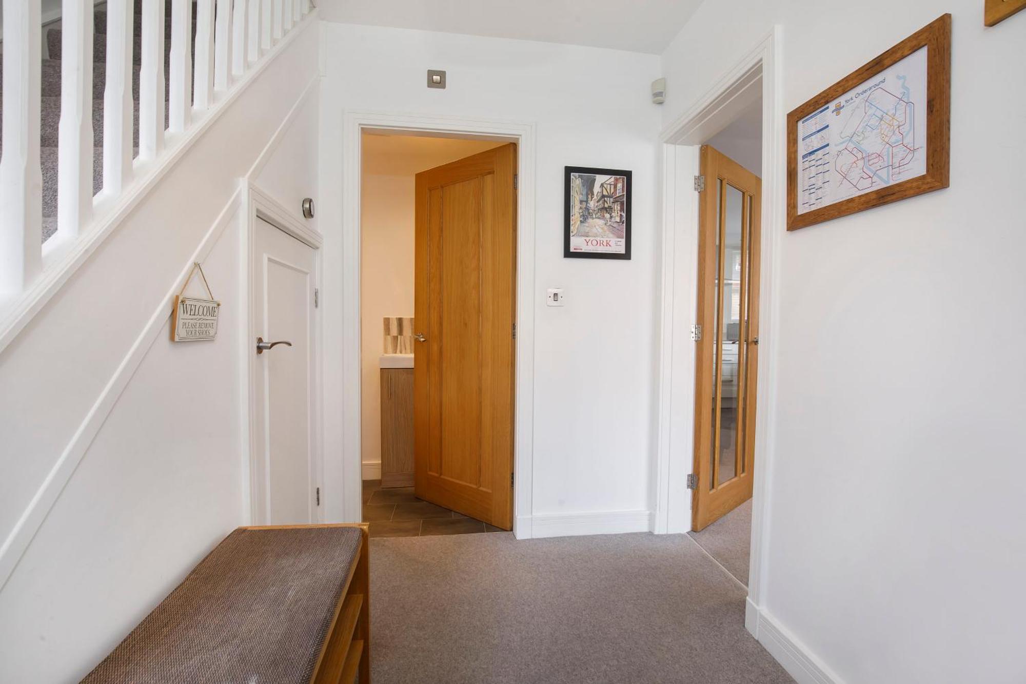 White House Apartments-Free Parking 1 Car Per Apartment York Esterno foto
