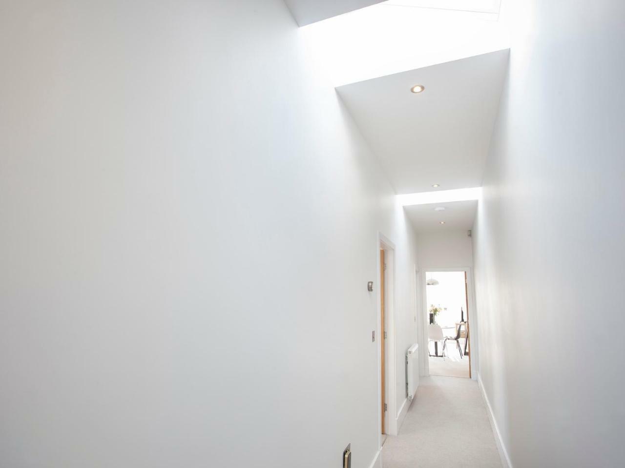 White House Apartments-Free Parking 1 Car Per Apartment York Esterno foto