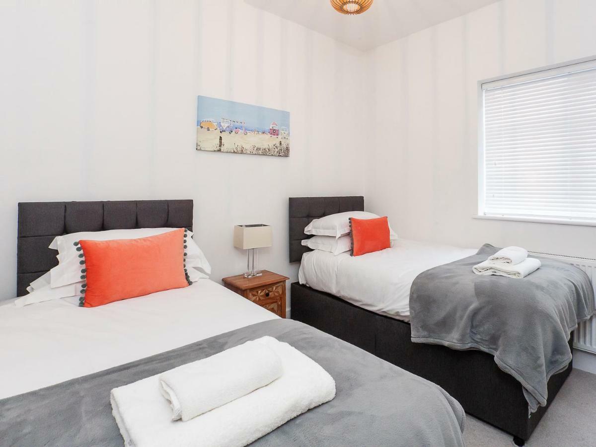 White House Apartments-Free Parking 1 Car Per Apartment York Esterno foto
